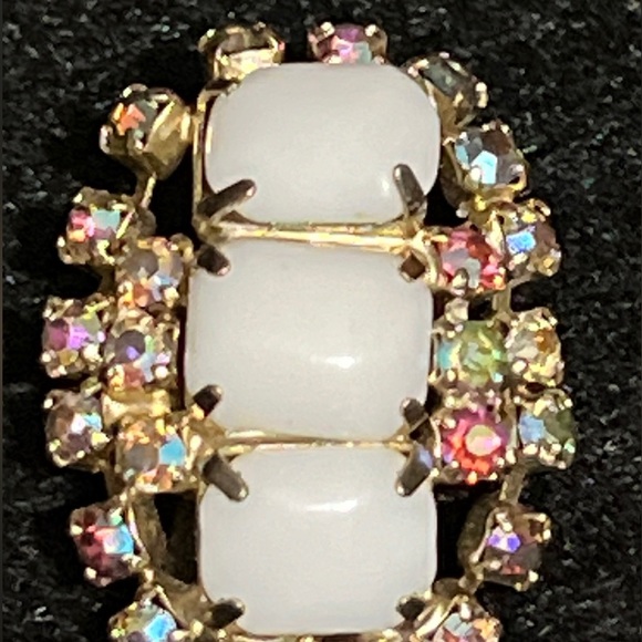 Beautiful Vintage Large Oval Clip On Earrings - Picture 7 of 9